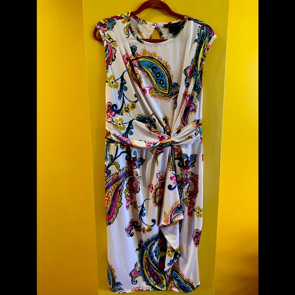 Sleeveless dress - Picture 1 of 3